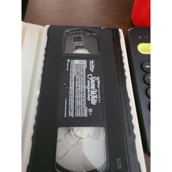 Snow White and the Seven Dwarfs (VHS, 1994) - Picture 4 of 4